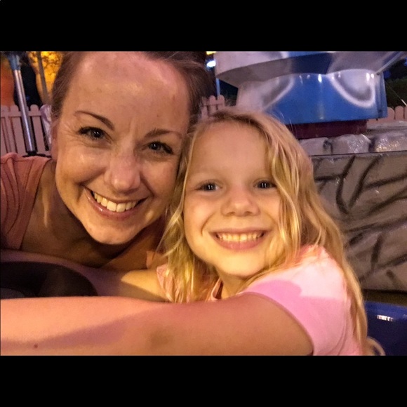 Meet your Posher, Cynthia - Picture 3 of 8